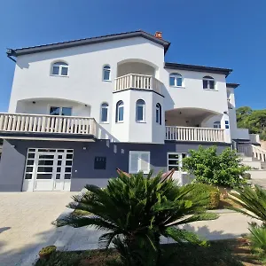  Apartment Lora